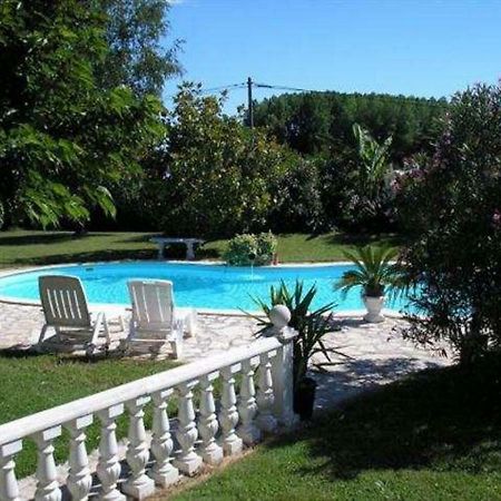 Chambre D'Hotes Bleue Bed & Breakfast Saint-Nicolas-de-la-Grave Exterior photo